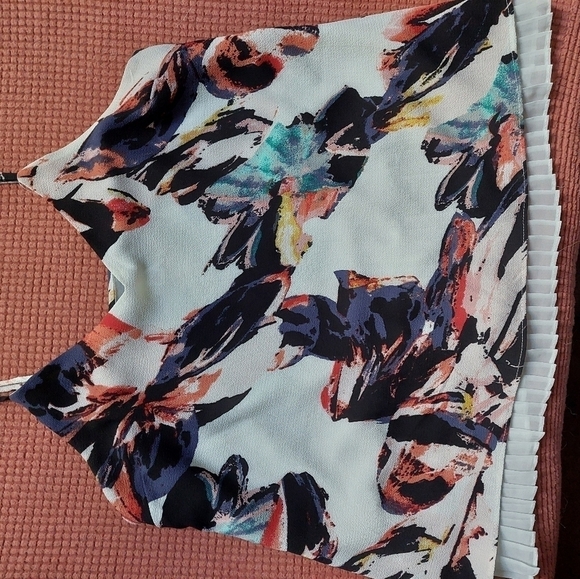 Fourteenth Place Sleeveless Lined Top. Size Medium - Picture 2 of 7